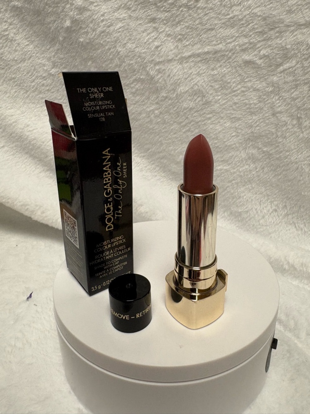 Dolce & Gabbana The Only One Sheer Moisturizing Lipstick in Sensual Tan - Picture 4 of 10